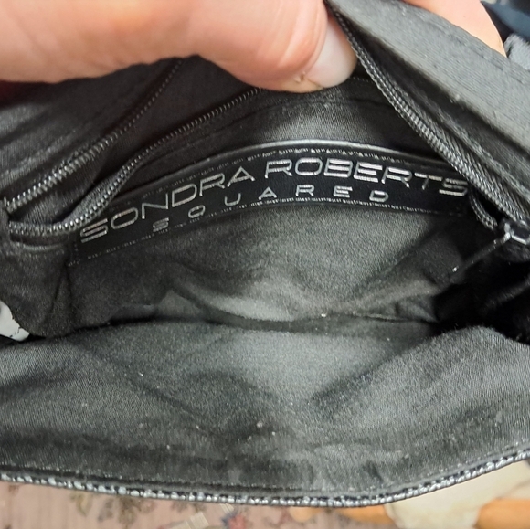 Sondra Roberts Silver Chain Leather Crossbody Bag - Picture 5 of 7